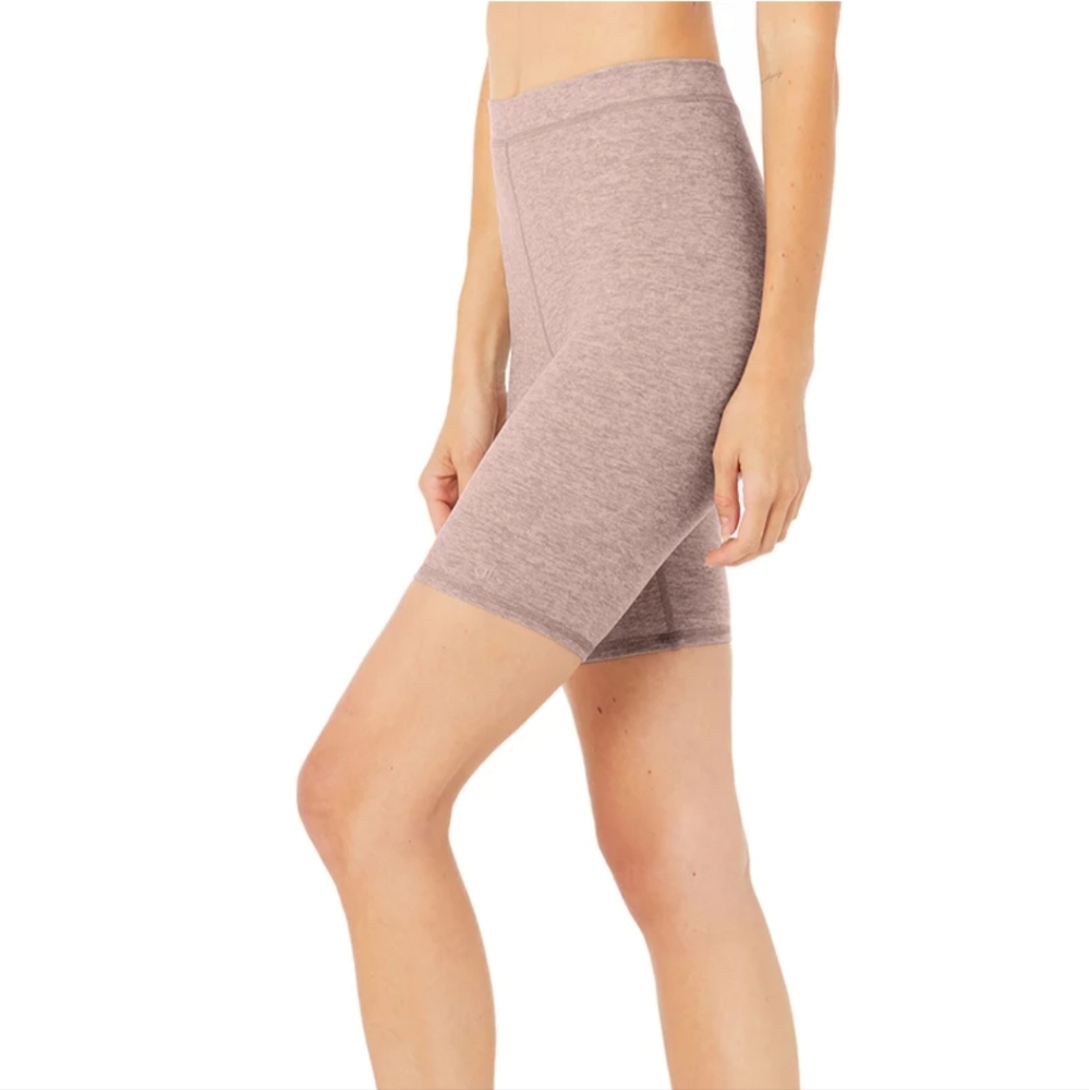 7" High Waist Alosoft Flow Biler Short - Picture 2 of 11